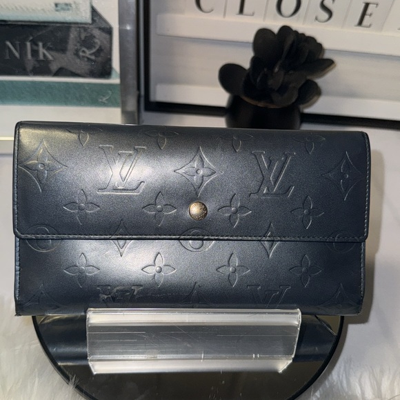 Louis Vuitton Grey Monogram Vernis Mat International, Grey wallet GUC - Picture 3 of 14